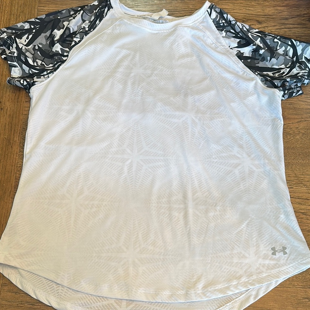 Under Armour Women White and Black Raglan Graphic Tee